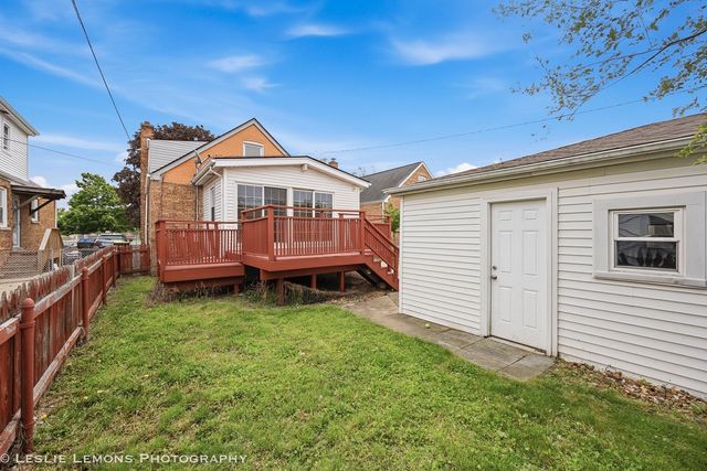 2332 N Leyden Avenue, River Grove, IL 60171