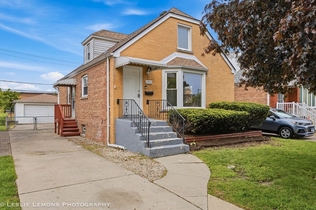 2332 N Leyden Avenue, River Grove, IL 60171