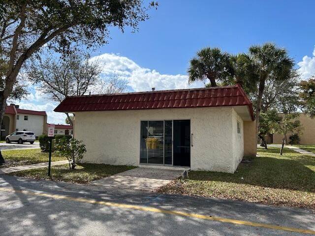 145 Lake Evelyn Drive, West Palm Beach, FL 33411