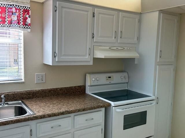 145 Lake Evelyn Drive, West Palm Beach, FL 33411