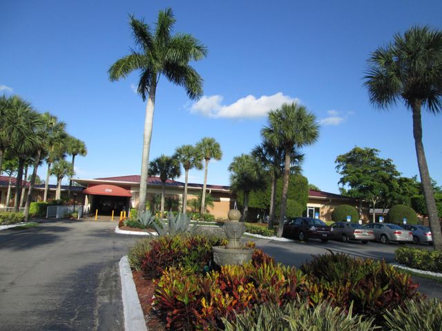 145 Lake Evelyn Drive, West Palm Beach, FL 33411