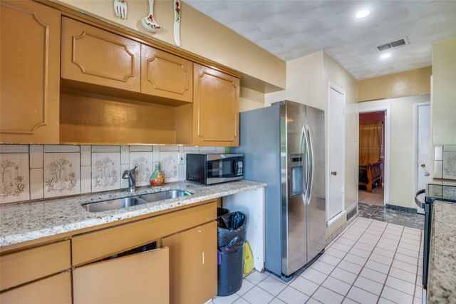 1811 Fairfax Lane, Carrollton, TX 75006