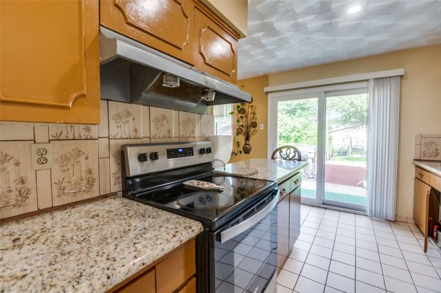 1811 Fairfax Lane, Carrollton, TX 75006