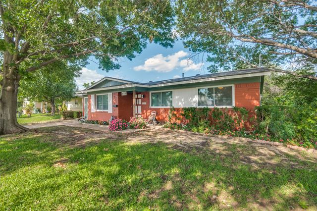 1811 Fairfax Lane, Carrollton, TX 75006