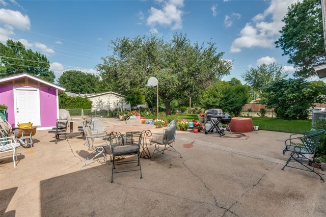 1811 Fairfax Lane, Carrollton, TX 75006