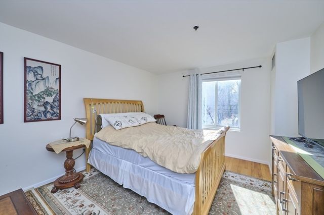 950 Massachusetts Ave 2C, Cambridge, MA 02138