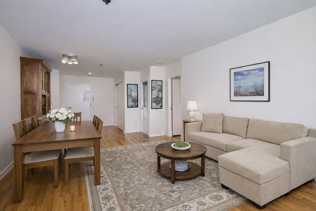 950 Massachusetts Ave 2C, Cambridge, MA 02138