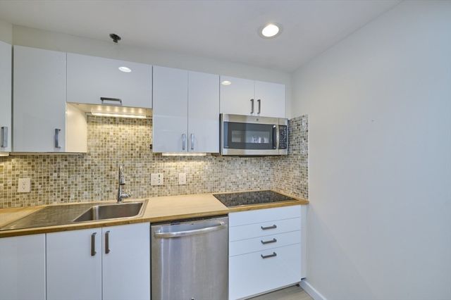 950 Massachusetts Ave 2C, Cambridge, MA 02138