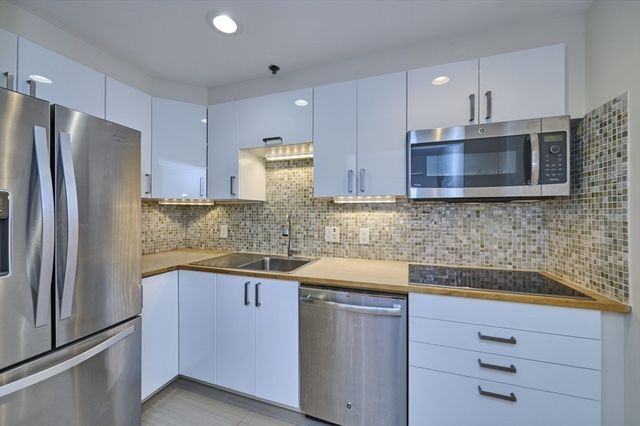 950 Massachusetts Ave 2C, Cambridge, MA 02138