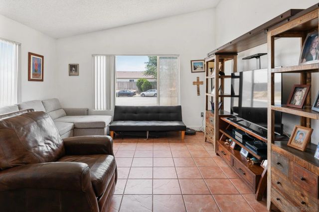 3521 Strawberry Place, Oceanside, CA 92056