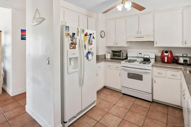 3521 Strawberry Place, Oceanside, CA 92056