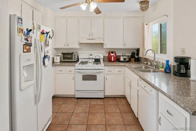 3521 Strawberry Place, Oceanside, CA 92056