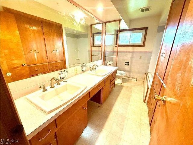 3241 State Route 43, Mogadore, OH 44260