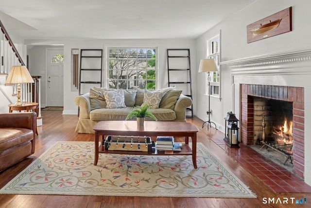 40 Oakwood Drive, Fairfield, CT 06824