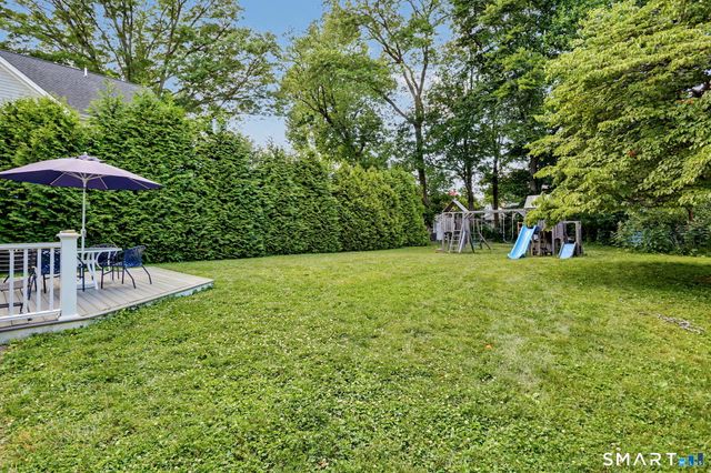 40 Oakwood Drive, Fairfield, CT 06824
