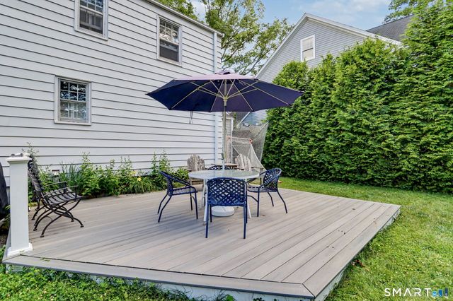 40 Oakwood Drive, Fairfield, CT 06824