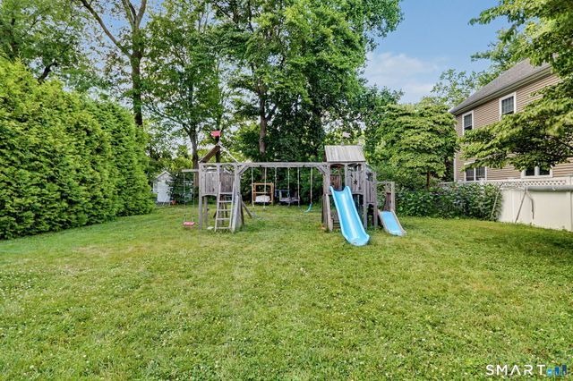 40 Oakwood Drive, Fairfield, CT 06824