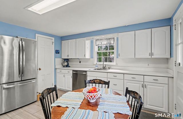 40 Oakwood Drive, Fairfield, CT 06824