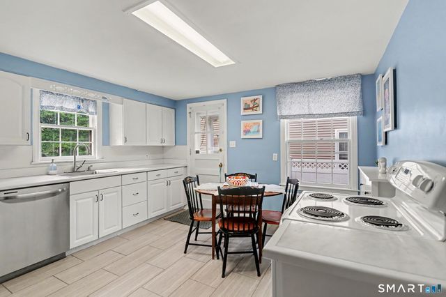 40 Oakwood Drive, Fairfield, CT 06824