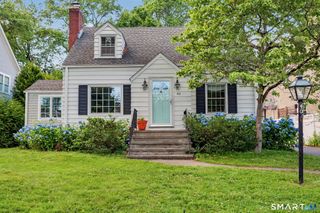 40 Oakwood Drive, Fairfield, CT 06824