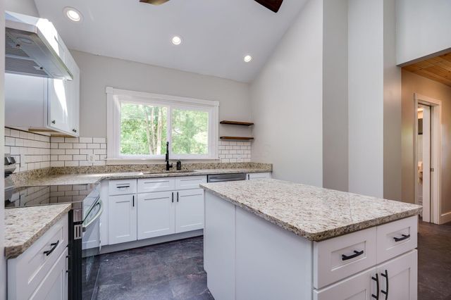 4742 Peacock Road, Springfield, OH 45502