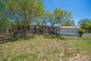813 County Road 4638, Hondo, TX 78861