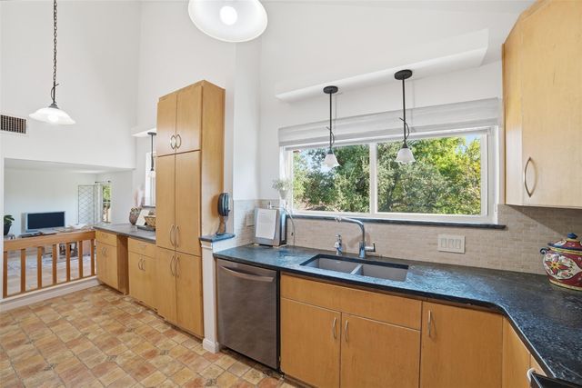 11007 Grapevine LN, Austin, TX 78759