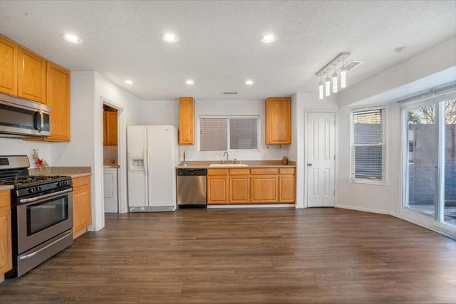 10731 Humphries Lane SW, Albuquerque, NM 87121