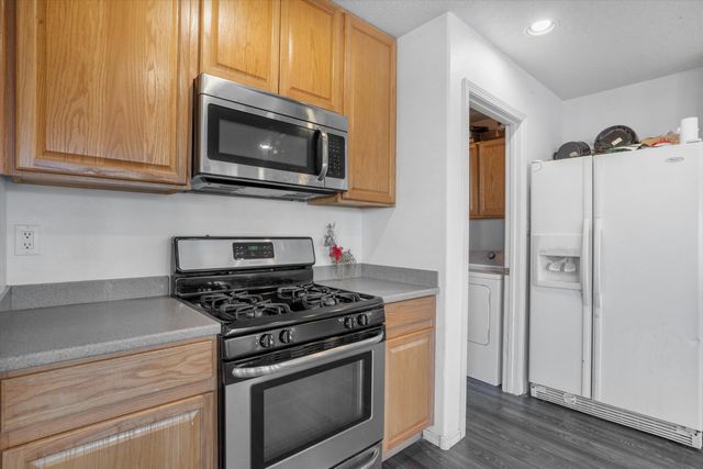 10731 Humphries Lane SW, Albuquerque, NM 87121