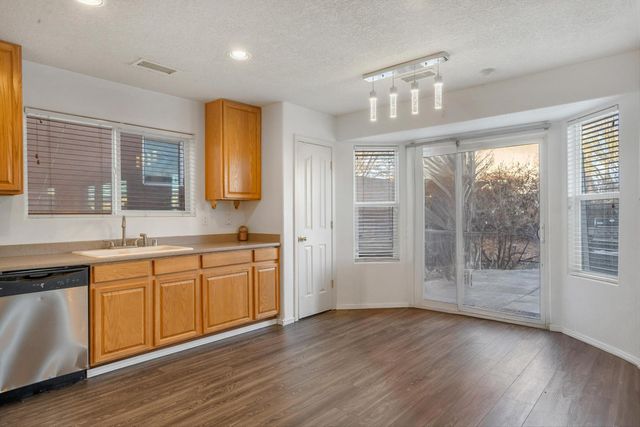 10731 Humphries Lane SW, Albuquerque, NM 87121