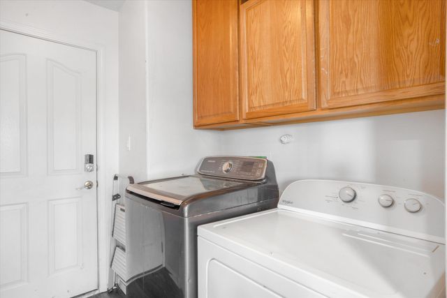 10731 Humphries Lane SW, Albuquerque, NM 87121