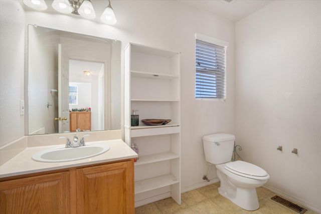 10731 Humphries Lane SW, Albuquerque, NM 87121