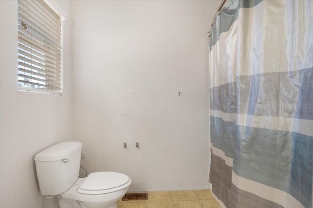 10731 Humphries Lane SW, Albuquerque, NM 87121