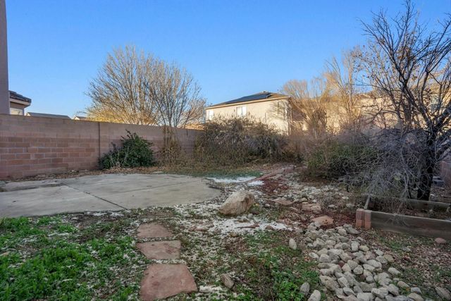 10731 Humphries Lane SW, Albuquerque, NM 87121