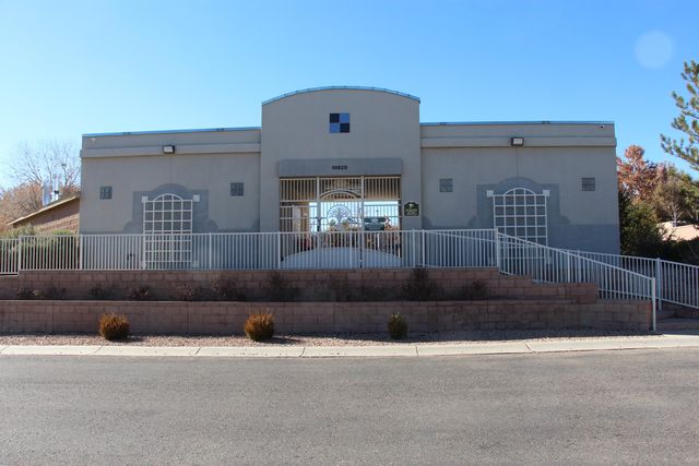10731 Humphries Lane SW, Albuquerque, NM 87121