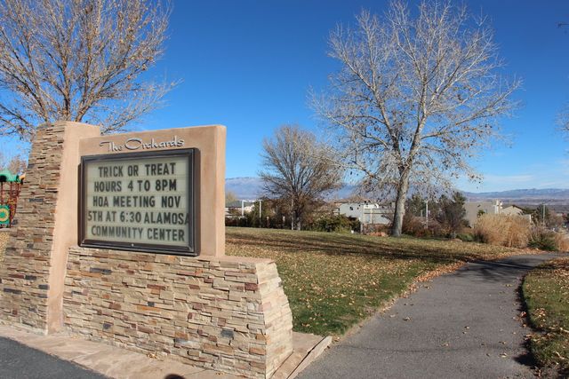 10731 Humphries Lane SW, Albuquerque, NM 87121