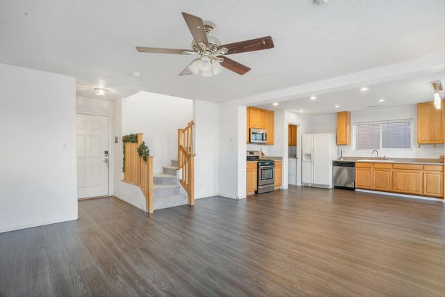 10731 Humphries Lane SW, Albuquerque, NM 87121