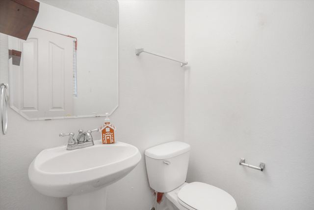 10731 Humphries Lane SW, Albuquerque, NM 87121