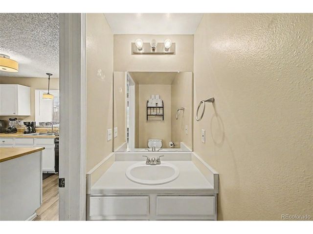 17125 E Chenango Ave D, Aurora, CO 80015
