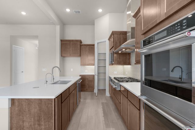 10141 N Heinichen, San Antonio, TX 78254