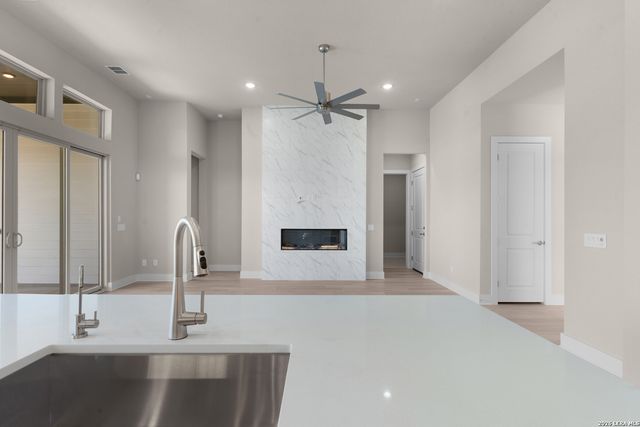 10141 N Heinichen, San Antonio, TX 78254
