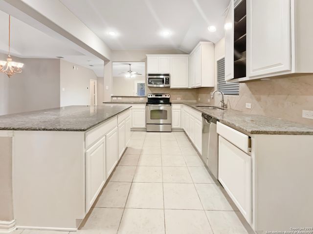 335 Cylamen, New Braunfels, TX 78132