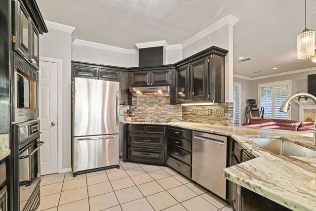 2321 Megan Way, Arlington, TX 76016