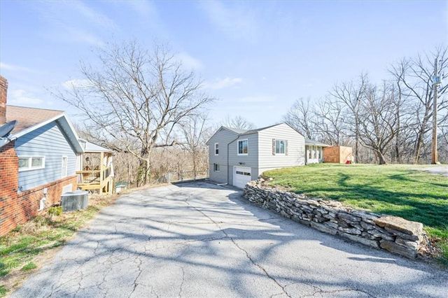 8008 Parkview Avenue, Kansas City, KS 66109