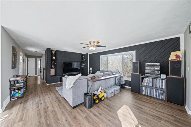 8008 Parkview Avenue, Kansas City, KS 66109