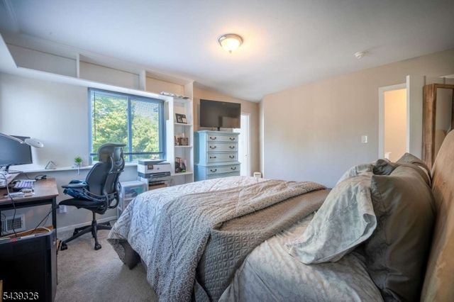 132 Longacre Ct, Hillsborough Twp., NJ 08844