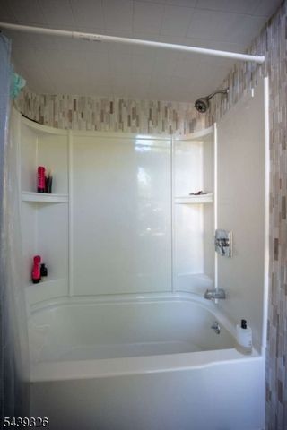 132 Longacre Ct, Hillsborough Twp., NJ 08844