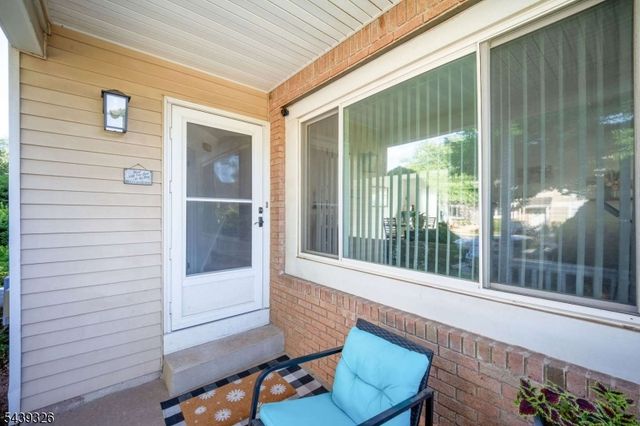 132 Longacre Ct, Hillsborough Twp., NJ 08844