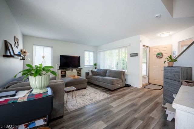 132 Longacre Ct, Hillsborough Twp., NJ 08844