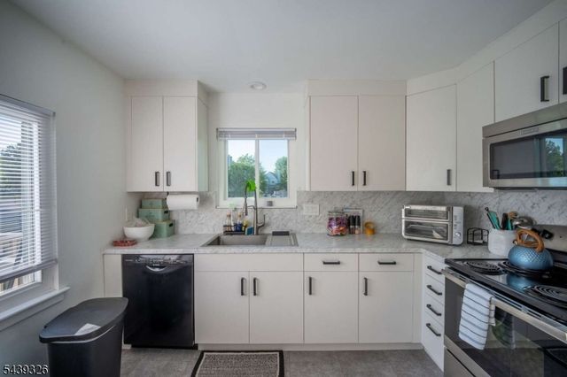 132 Longacre Ct, Hillsborough Twp., NJ 08844